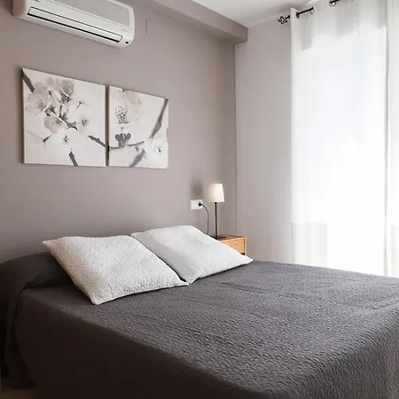 Uhc Larimar Family Complex アパート